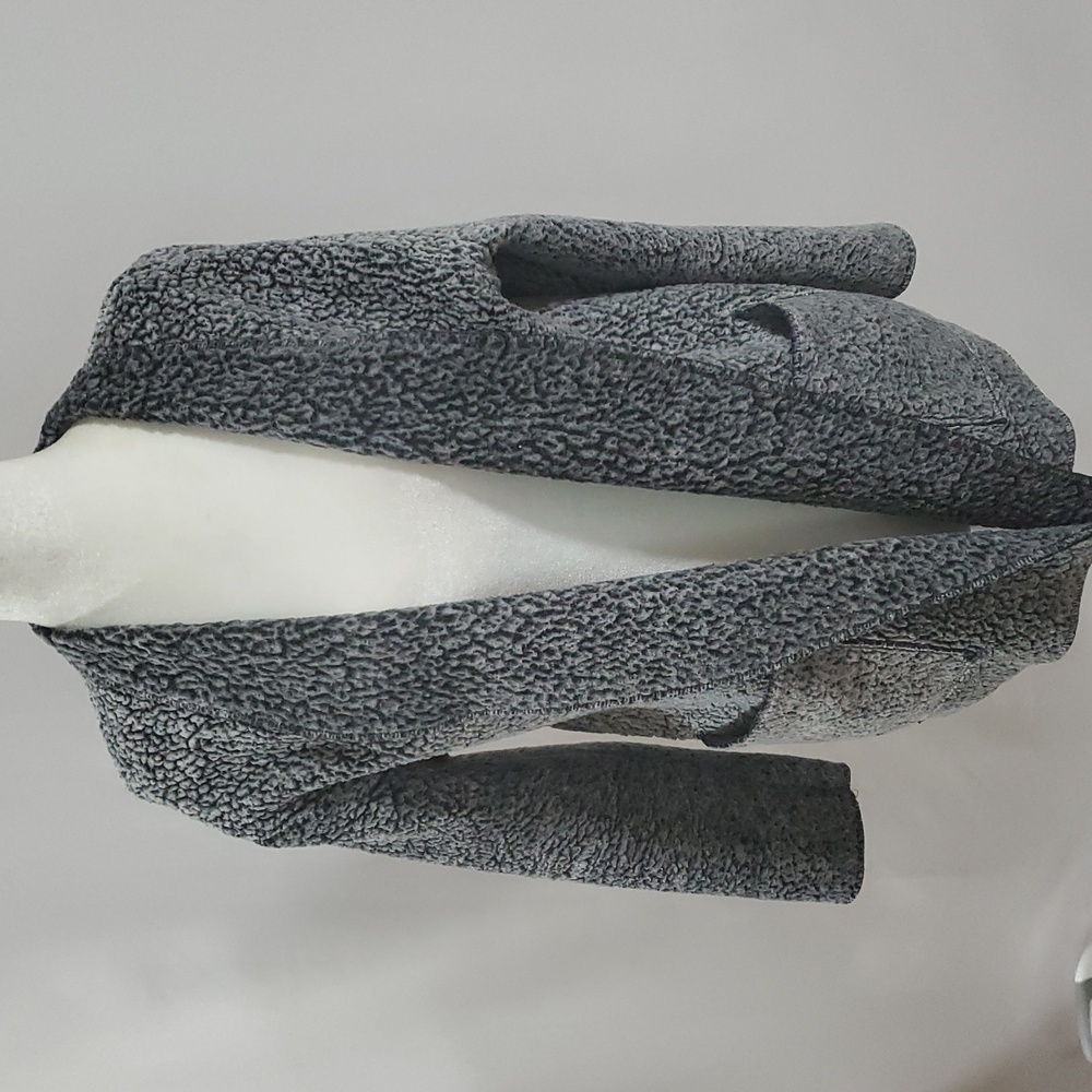 Secret Treasures Greystone Sweater Size Small